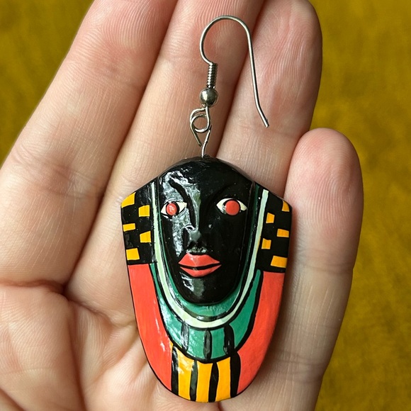Hand painted African wooden earrings - Picture 4 of 7